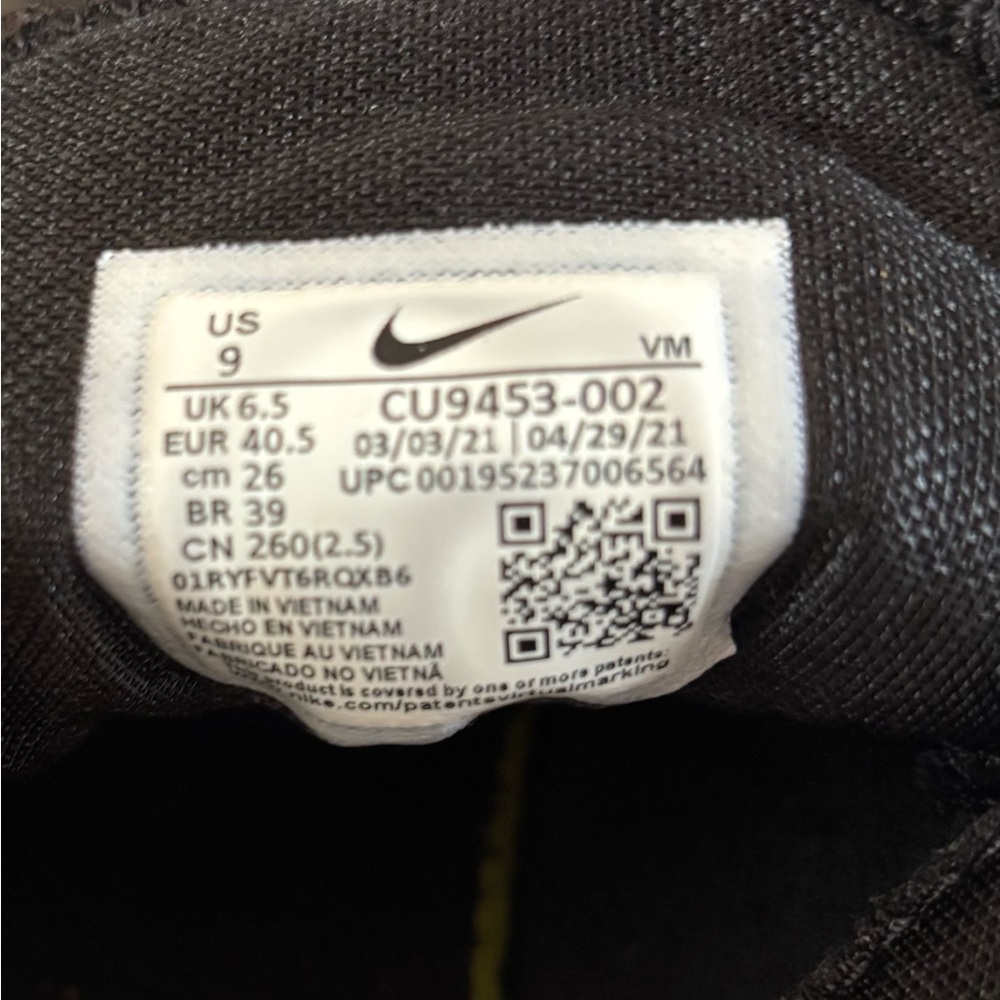 Nike Black and White Women's Air Max Sneakers - Picture 7 of 7